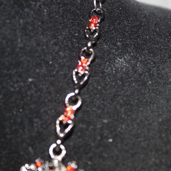 Nwt: Dark Antique Silvertone Red Stone Necklace - Picture 5 of 5